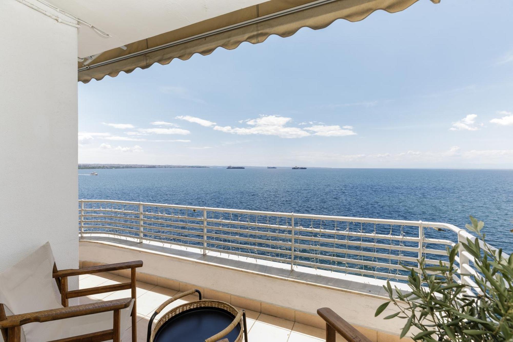 Infinity & Beyond By Halu! - Seafront Apartments Thessaloniki Exterior photo