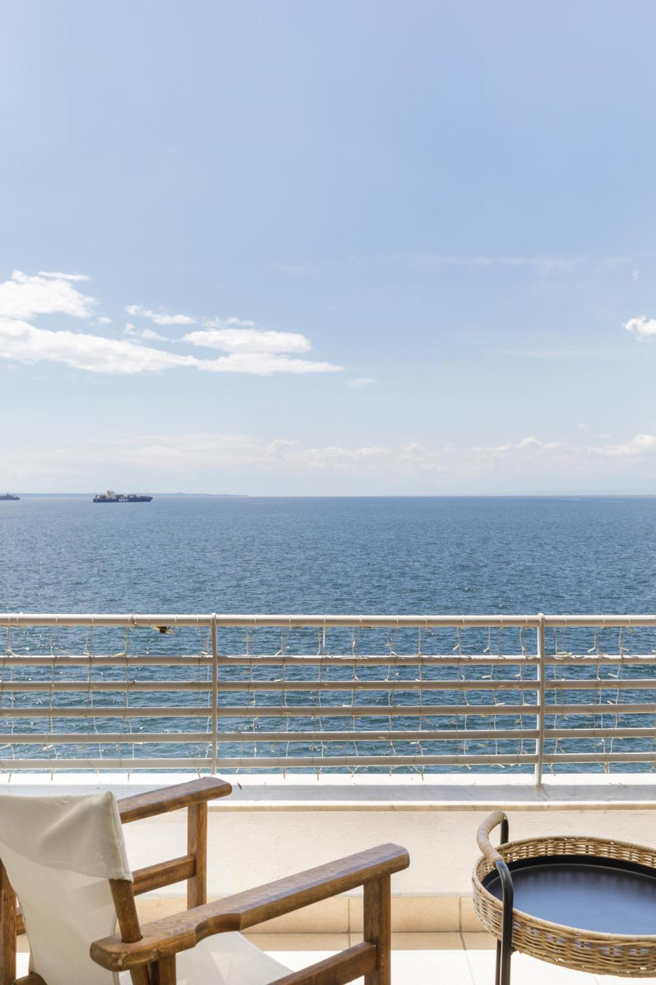 Infinity & Beyond By Halu! - Seafront Apartments Thessaloniki Exterior photo
